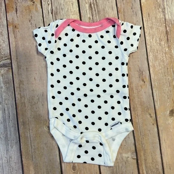Newborn Girls Gerber Onesie Bundle - Picture 2 of 6